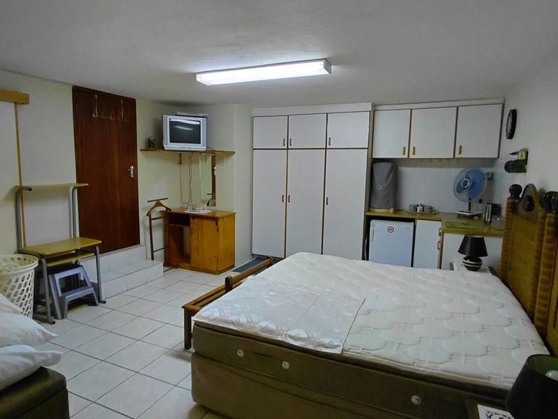 Kickstart your day in beautiful Stilbaai from this charming and inviting flat. - Photo 10