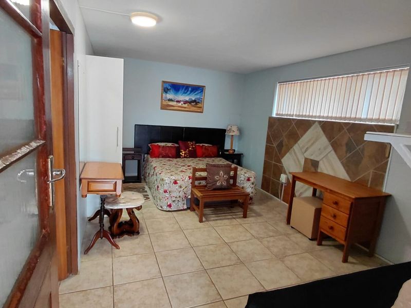 Kickstart your day in beautiful Stilbaai from this charming and inviting flat. - Photo 9