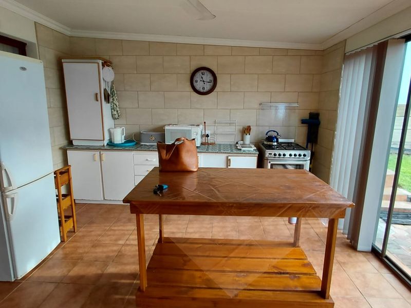Kickstart your day in beautiful Stilbaai from this charming and inviting flat. - Photo 6