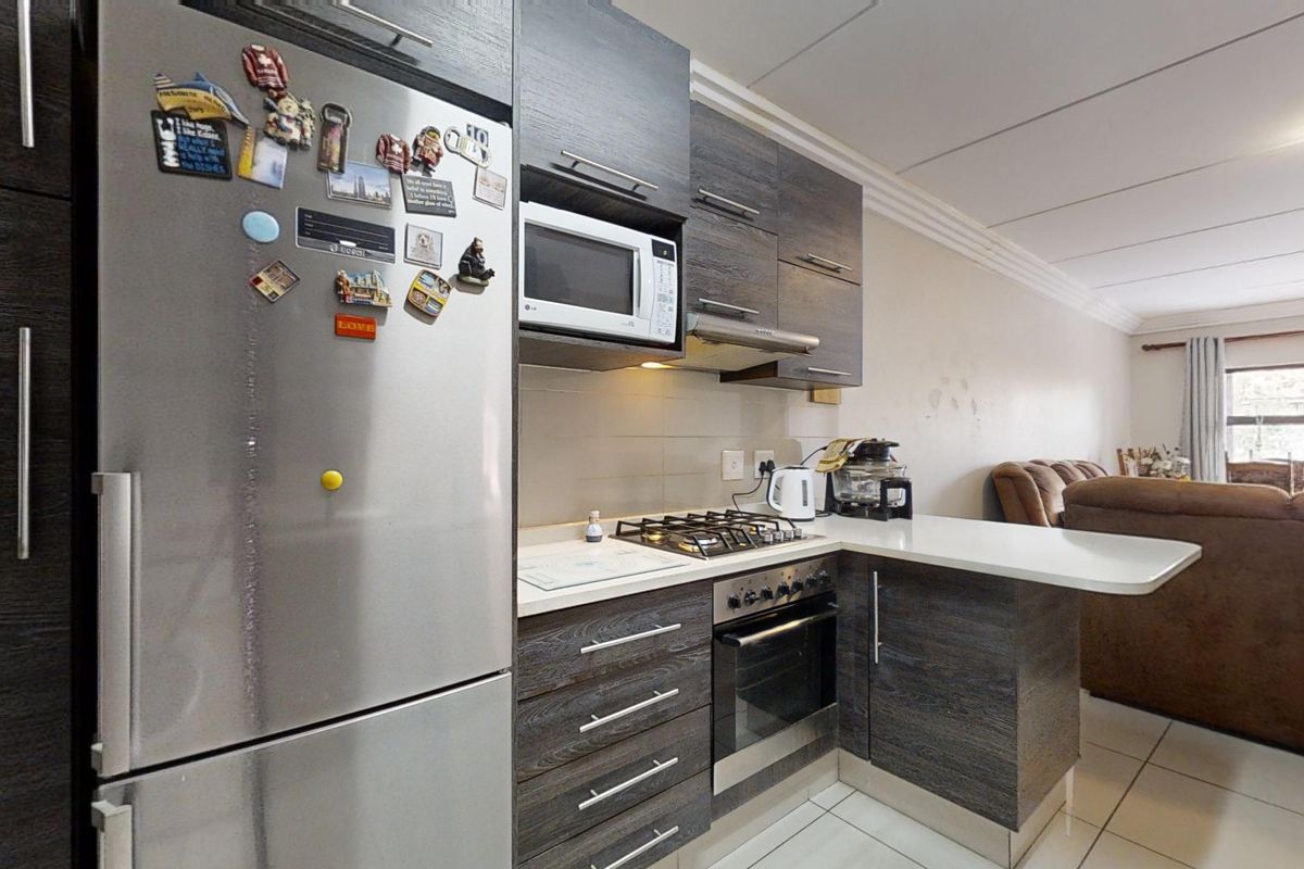 Upmarket Modern First Floor Apartment! - Photo 4