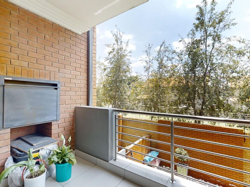 Upmarket Modern First Floor Apartment! - Photo 2