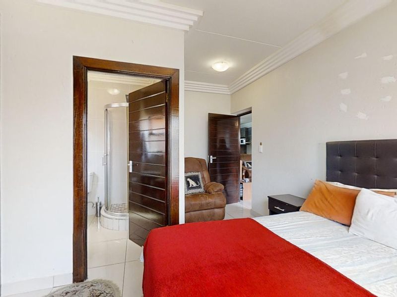 Upmarket Modern First Floor Apartment! - Photo 10
