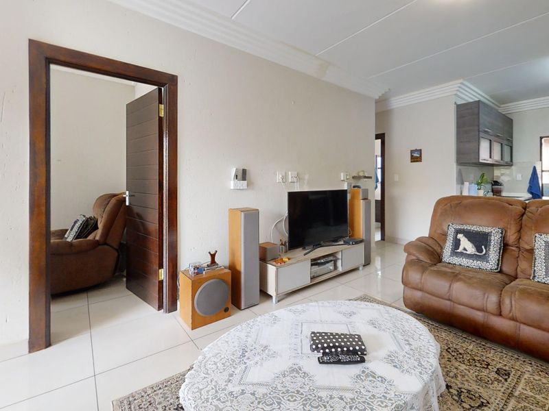 Upmarket Modern First Floor Apartment! - Photo 9