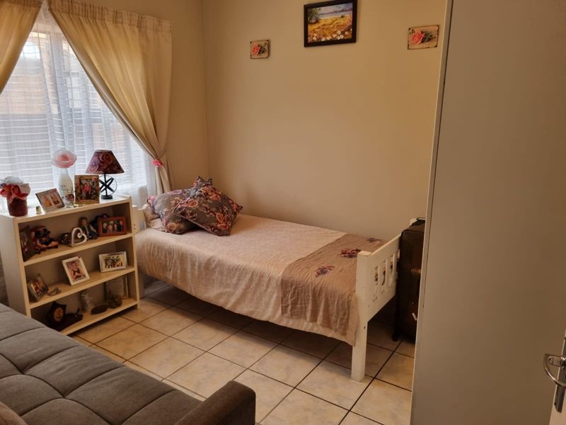 Townhouse in Secured Complex - Photo 10