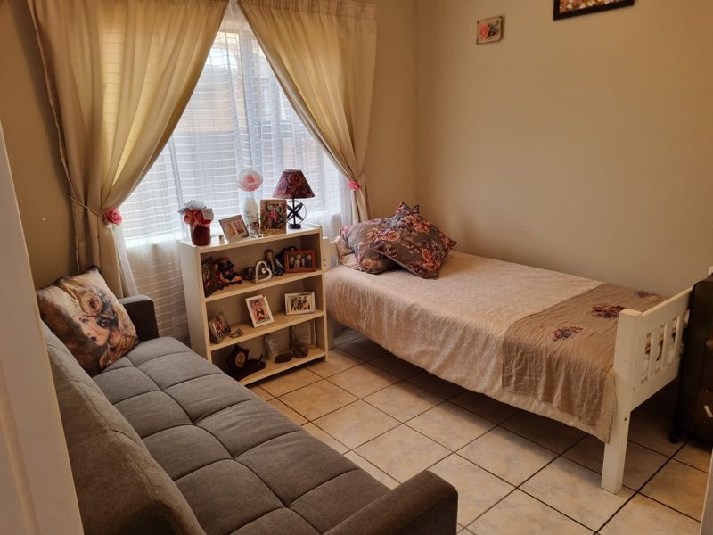 Townhouse in Secured Complex - Photo 9