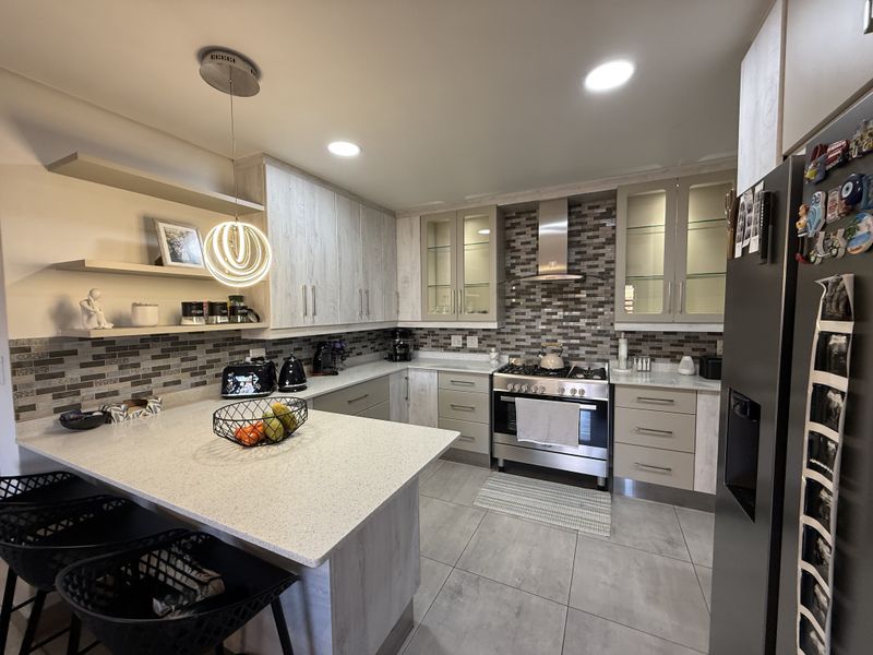 Immaculate simplex in secure estate! - Photo 2