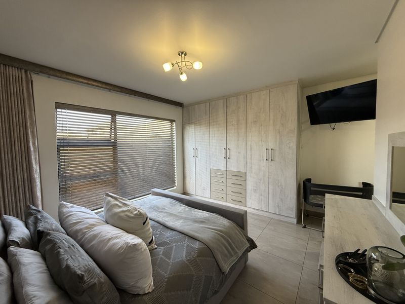 Immaculate simplex in secure estate! - Photo 4
