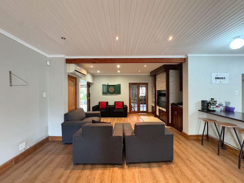 A sophisticated family retreat with mountain views, fresh country air and modern luxury. - Photo 9