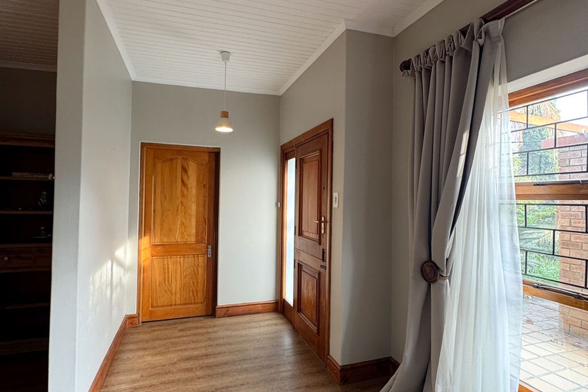 A sophisticated family retreat with mountain views, fresh country air and modern luxury. - Photo 4