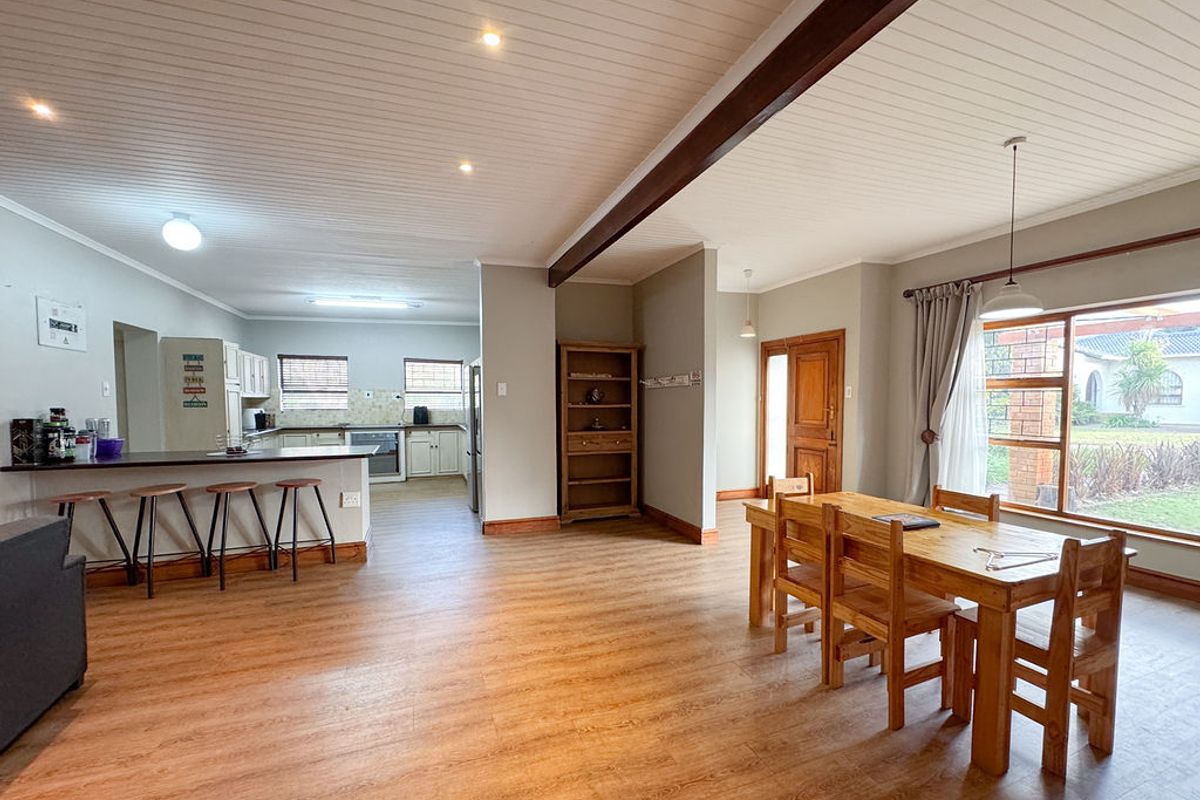 A sophisticated family retreat with mountain views, fresh country air and modern luxury. - Photo 2