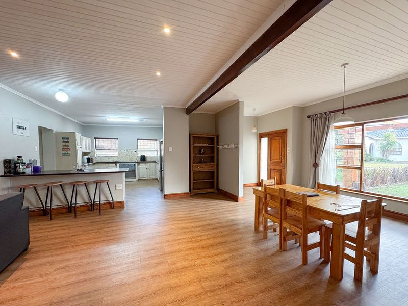 A sophisticated family retreat with mountain views, fresh country air and modern luxury. - Photo 2