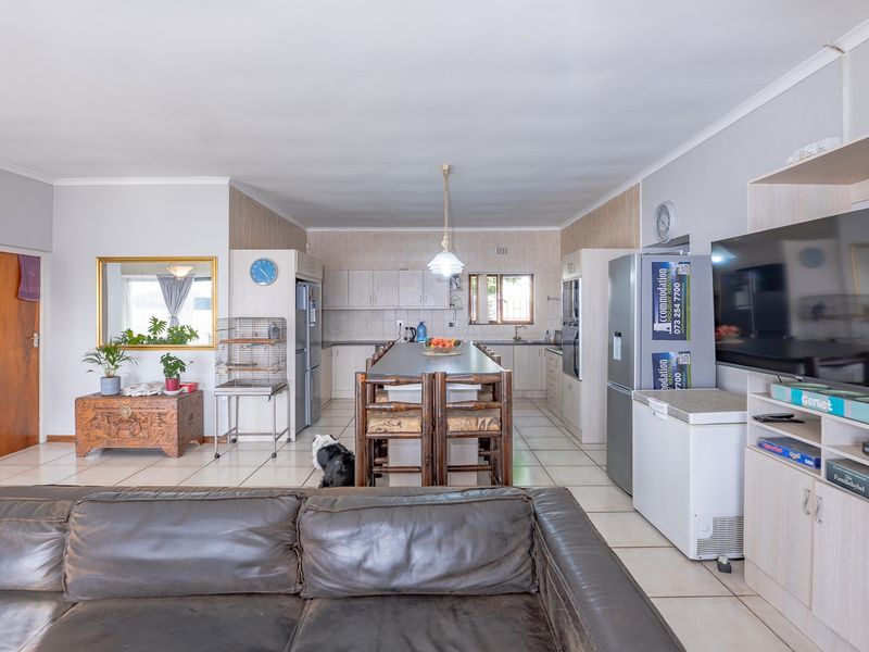 Exclusive  Mandate – Prime Location, Endless Potential! - Photo 6