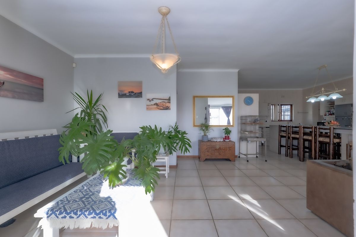 Exclusive  Mandate – Prime Location, Endless Potential! - Photo 5