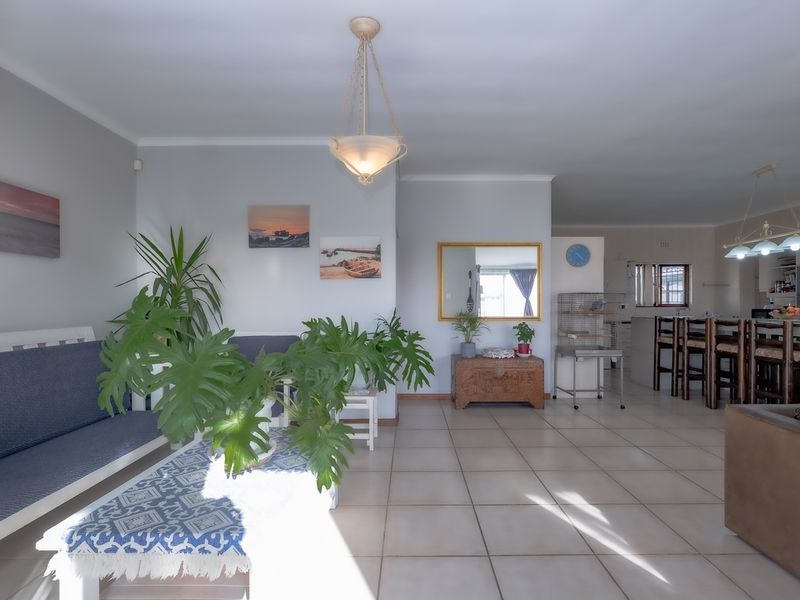 Exclusive  Mandate – Prime Location, Endless Potential! - Photo 5