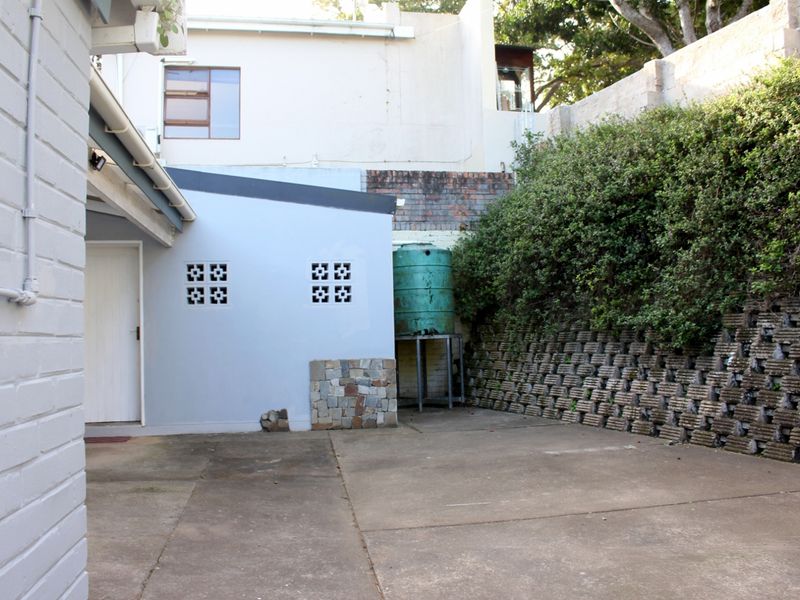 Three Bedroom Home with Two Flats on the East Bank in Port Alfred - Photo 4