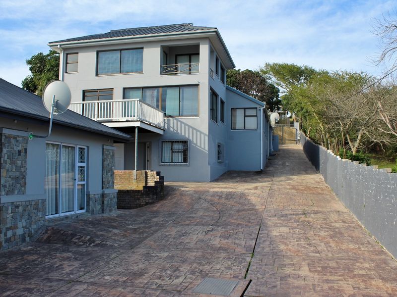Three Bedroom Home with Two Flats on the East Bank in Port Alfred - Photo 1