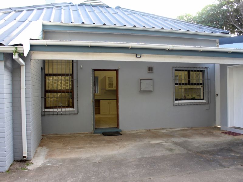 Three Bedroom Home with Two Flats on the East Bank in Port Alfred - Photo 5