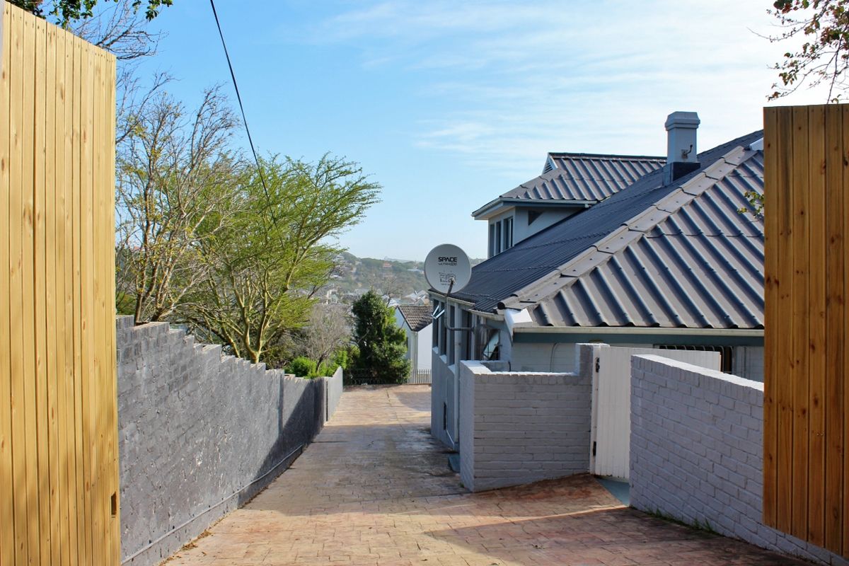 Three Bedroom Home with Two Flats on the East Bank in Port Alfred - Photo 3