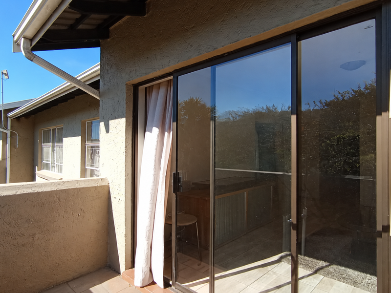 2-Bedroom, 1 Bathroom - Photo 6