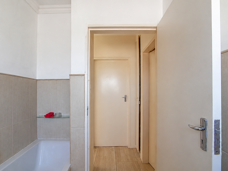 2-Bedroom, 1 Bathroom - Photo 7