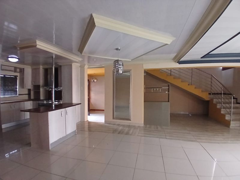 Charmingly elegant double storey in Karenpark - Photo 9