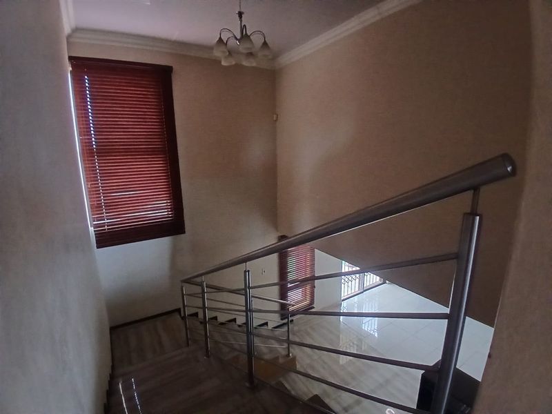 Charmingly elegant double storey in Karenpark - Photo 8