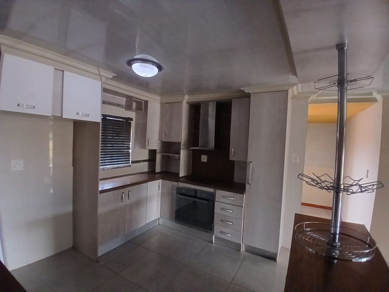 Charmingly elegant double storey in Karenpark - Photo 6