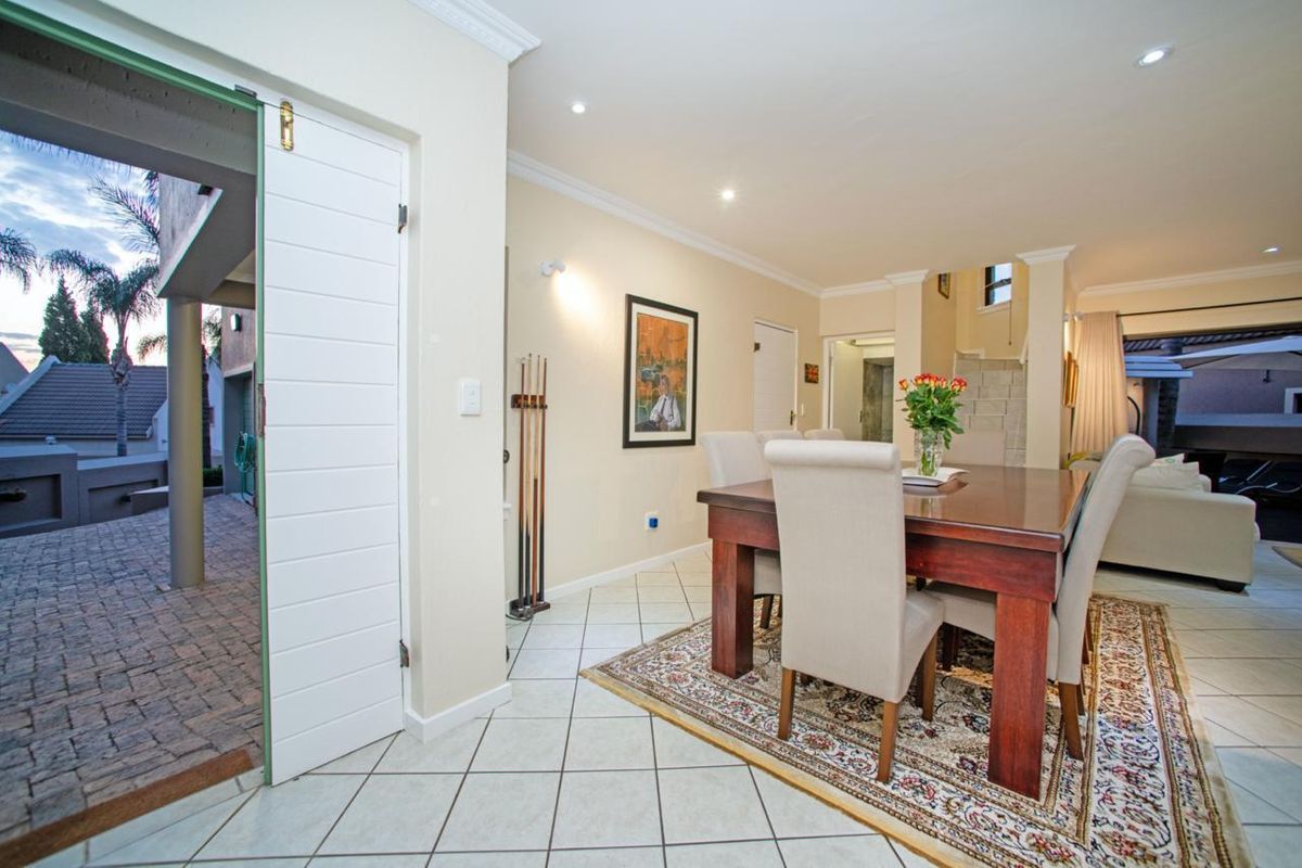 An Exquisite Three-Bedroom Residence within a Prestigious Bedfordview Estate - Photo 4