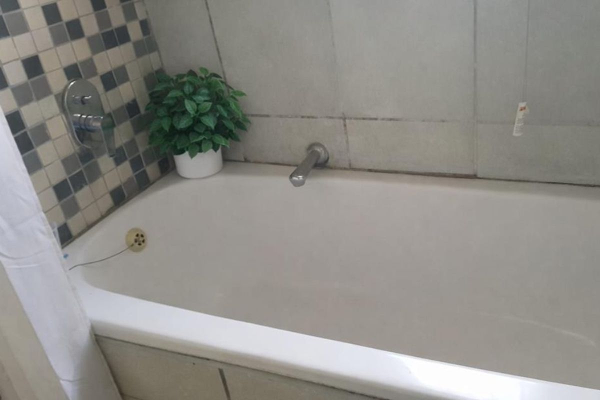 Move in ready in a well sought after neighborhood - Photo 5