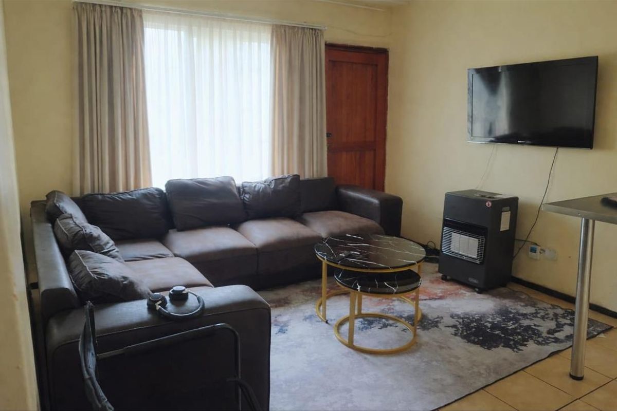 Move in ready in a well sought after neighborhood - Photo 3