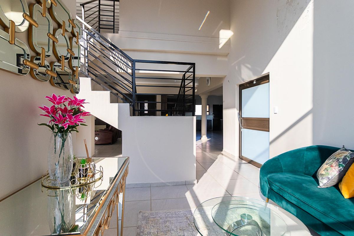 Immaculate - Renovated - Gem - Tranquility - Dont Miss Out!!! - Photo 5