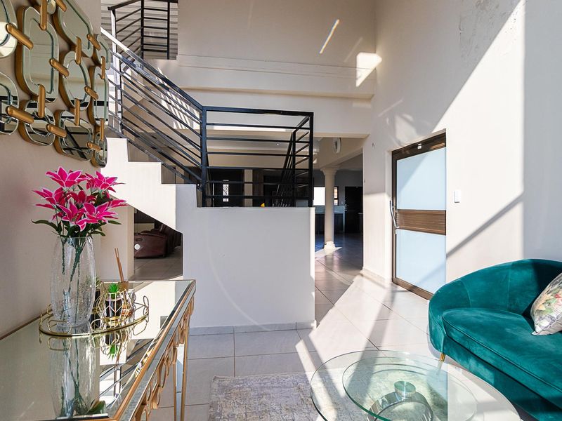 Immaculate - Renovated - Gem - Tranquility - Dont Miss Out!!! - Photo 5