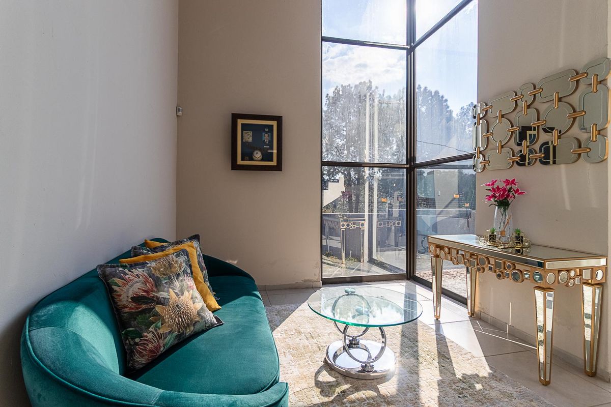 Immaculate - Renovated - Gem - Tranquility - Dont Miss Out!!! - Photo 4
