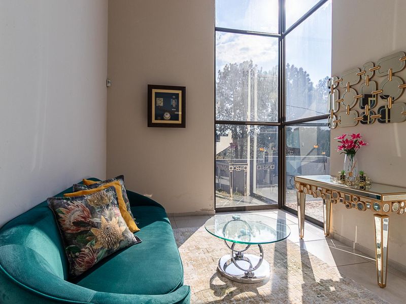 Immaculate - Renovated - Gem - Tranquility - Dont Miss Out!!! - Photo 4