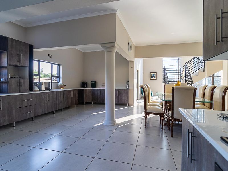 Immaculate - Renovated - Gem - Tranquility - Dont Miss Out!!! - Photo 10