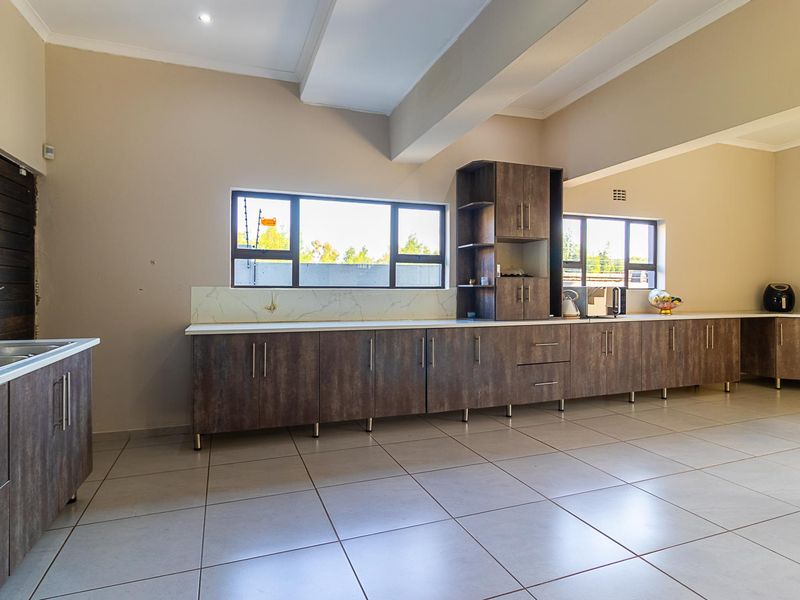 Immaculate - Renovated - Gem - Tranquility - Dont Miss Out!!! - Photo 9