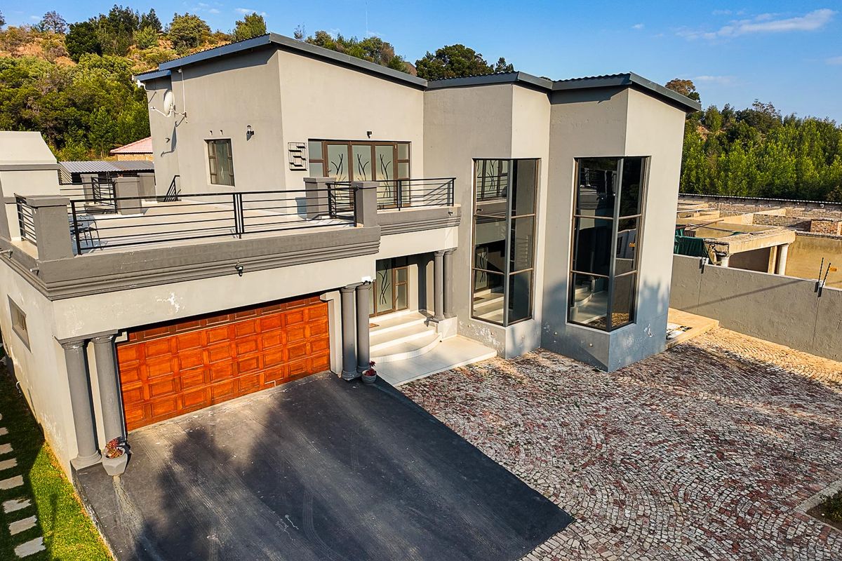 Immaculate - Renovated - Gem - Tranquility - Dont Miss Out!!! - Photo 3
