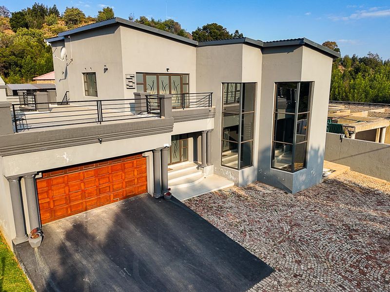 Immaculate - Renovated - Gem - Tranquility - Dont Miss Out!!! - Photo 3