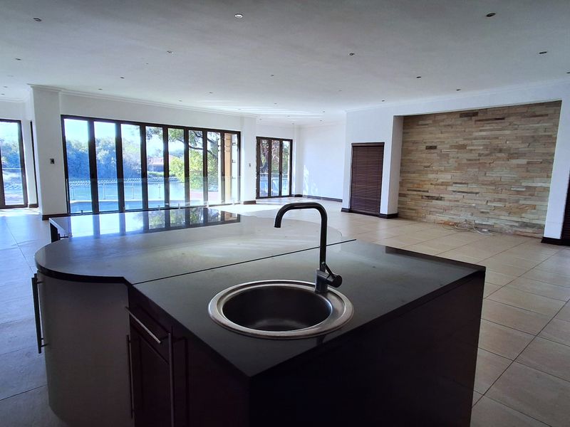 Elegant Canal-Side Living in Pecanwood Estate – Secure Luxury and a Lock-Up-and-Go Lifestyle! - Photo 4