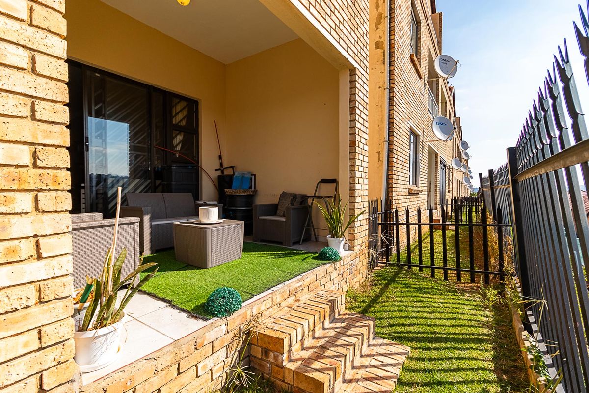 BREATHTAKING VIEWS • MODERN LUXURY • EXCLUSIVE PRIVACY-SECURE!!!! - Photo 3