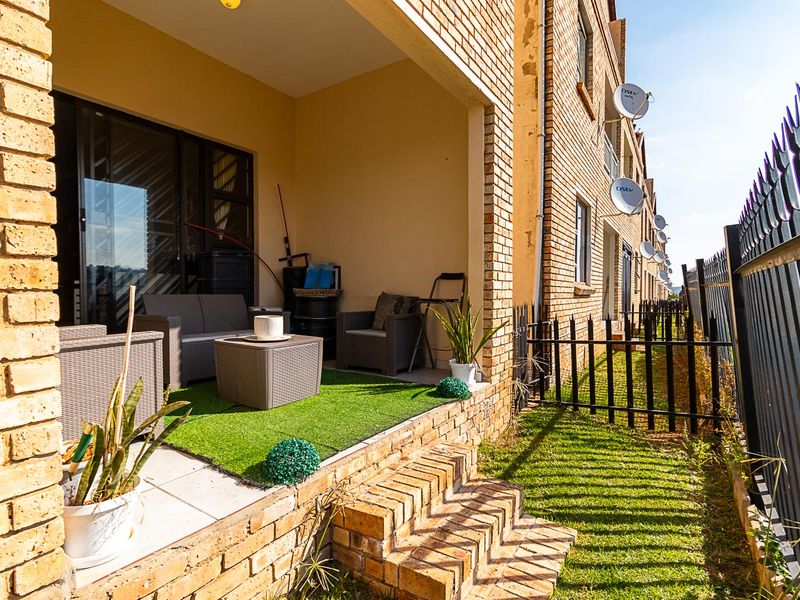 BREATHTAKING VIEWS • MODERN LUXURY • EXCLUSIVE PRIVACY-SECURE!!!! - Photo 3