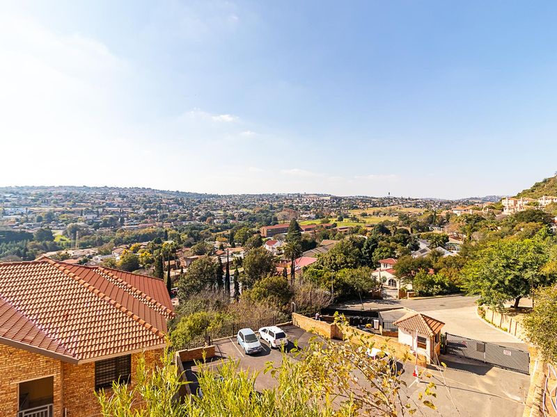 BREATHTAKING VIEWS • MODERN LUXURY • EXCLUSIVE PRIVACY-SECURE!!!! - Photo 2