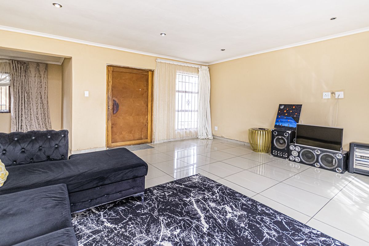 Spacious Family Home with Excellent Development Potential in a Prime Cosmo City Location- Ext 0 - Photo 4