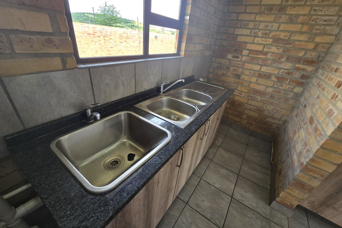 Modern Townhouse on a Plot. 10 min from Wilkoppies - Photo 5