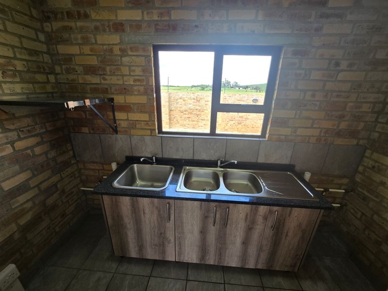 Modern Townhouse on a Plot. 10 min from Wilkoppies - Photo 4