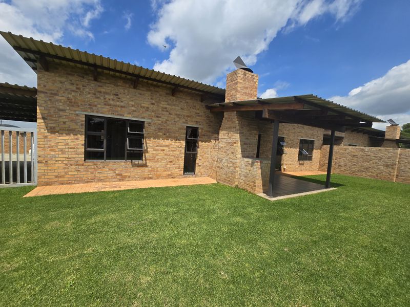 Modern Townhouse on a Plot. 10 min from Wilkoppies - Photo 1