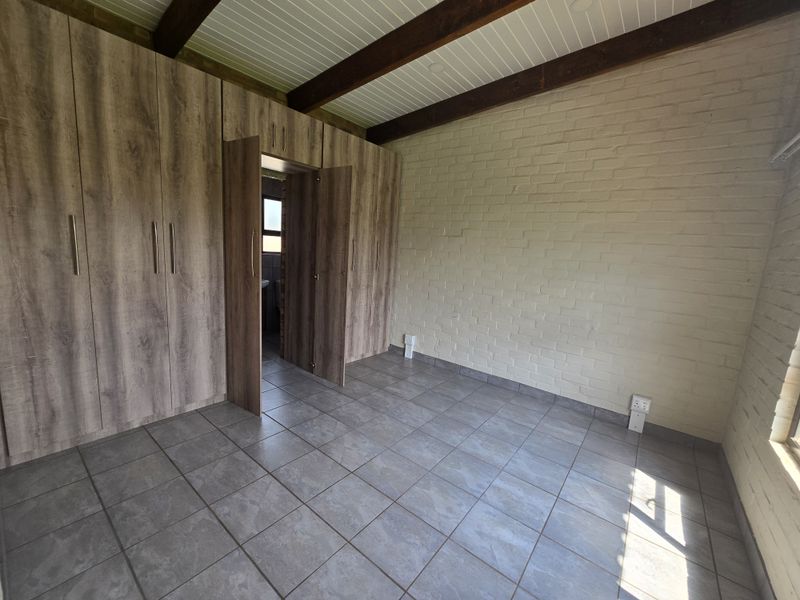 Modern Townhouse on a Plot. 10 min from Wilkoppies - Photo 10