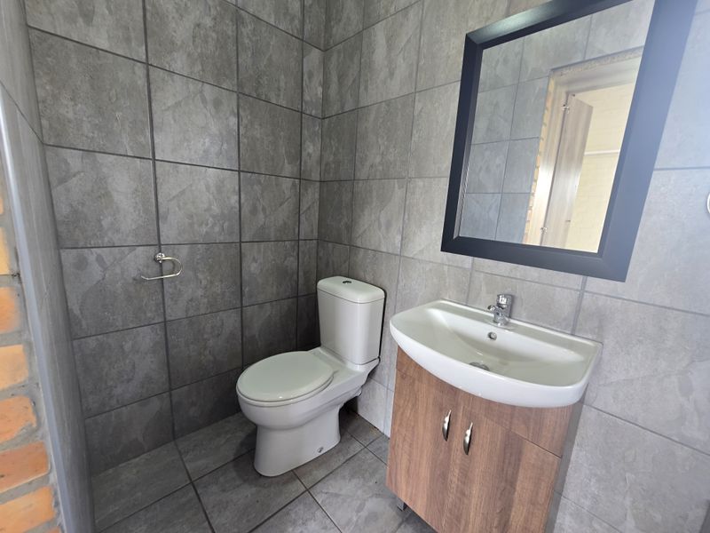 Modern Townhouse on a Plot. 10 min from Wilkoppies - Photo 8