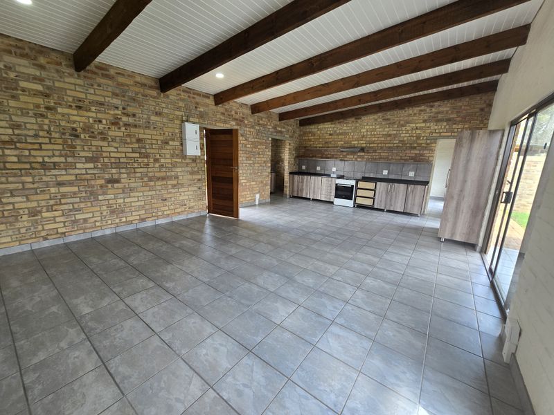 Modern Townhouse on a Plot. 10 min from Wilkoppies - Photo 3