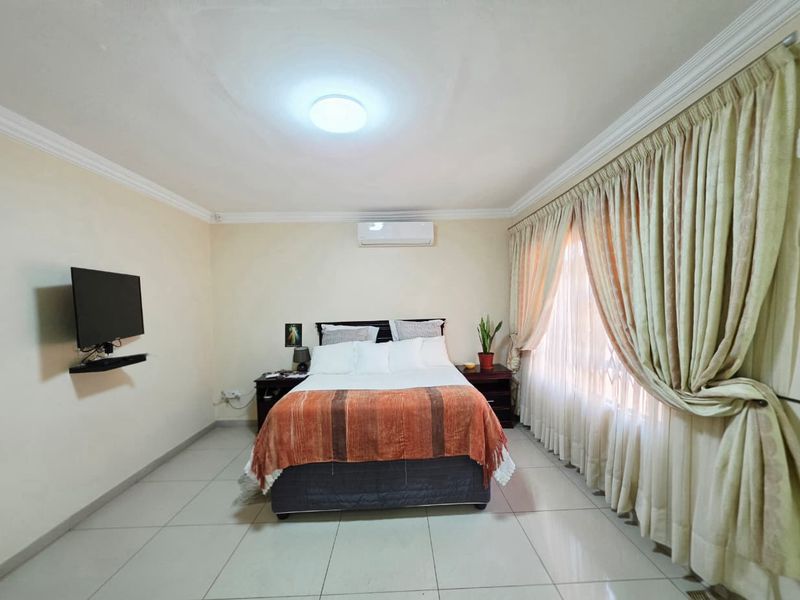 Spacious 4-Bedroom Family Home - Photo 8